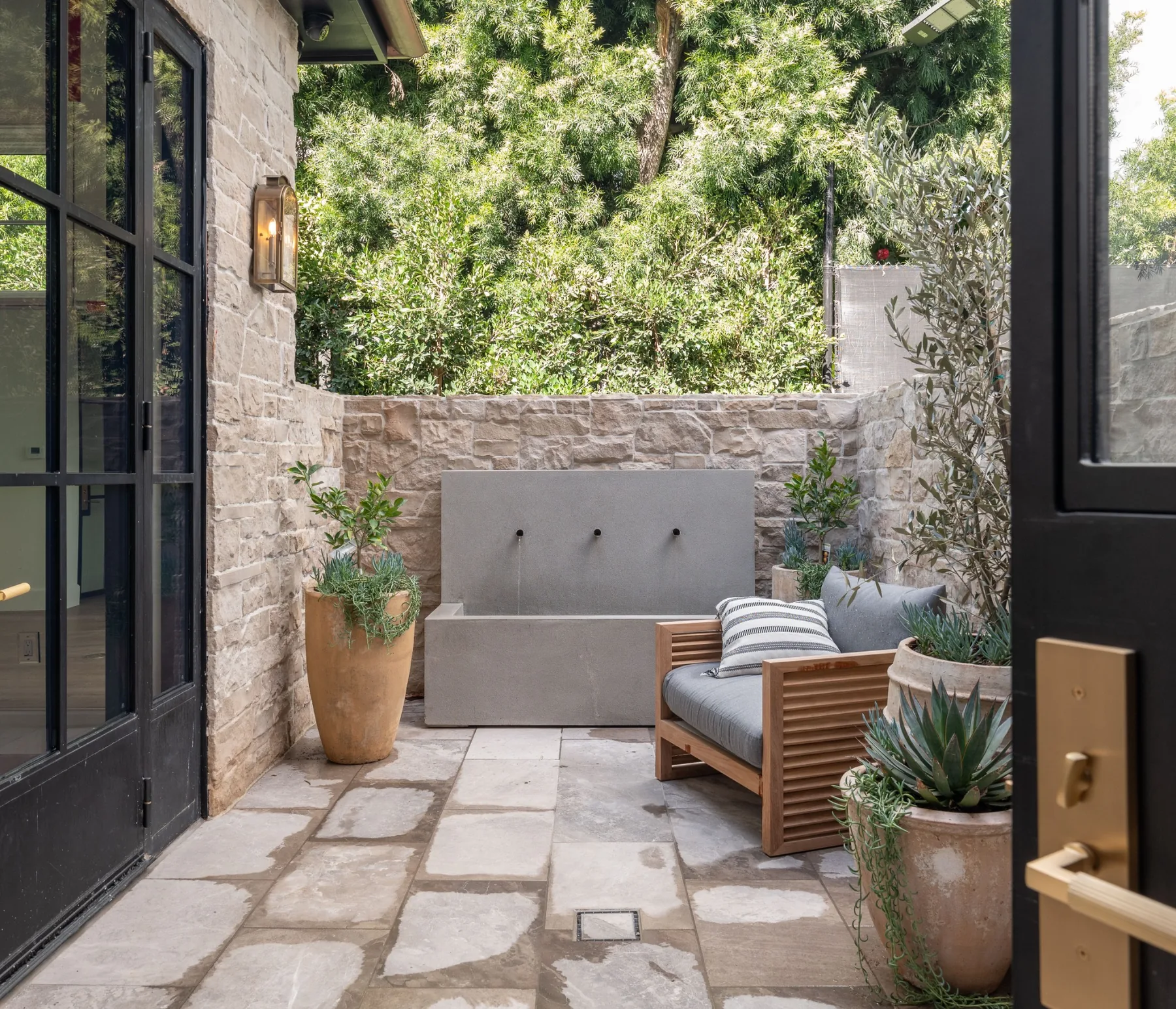Brentwood Manor courtyard