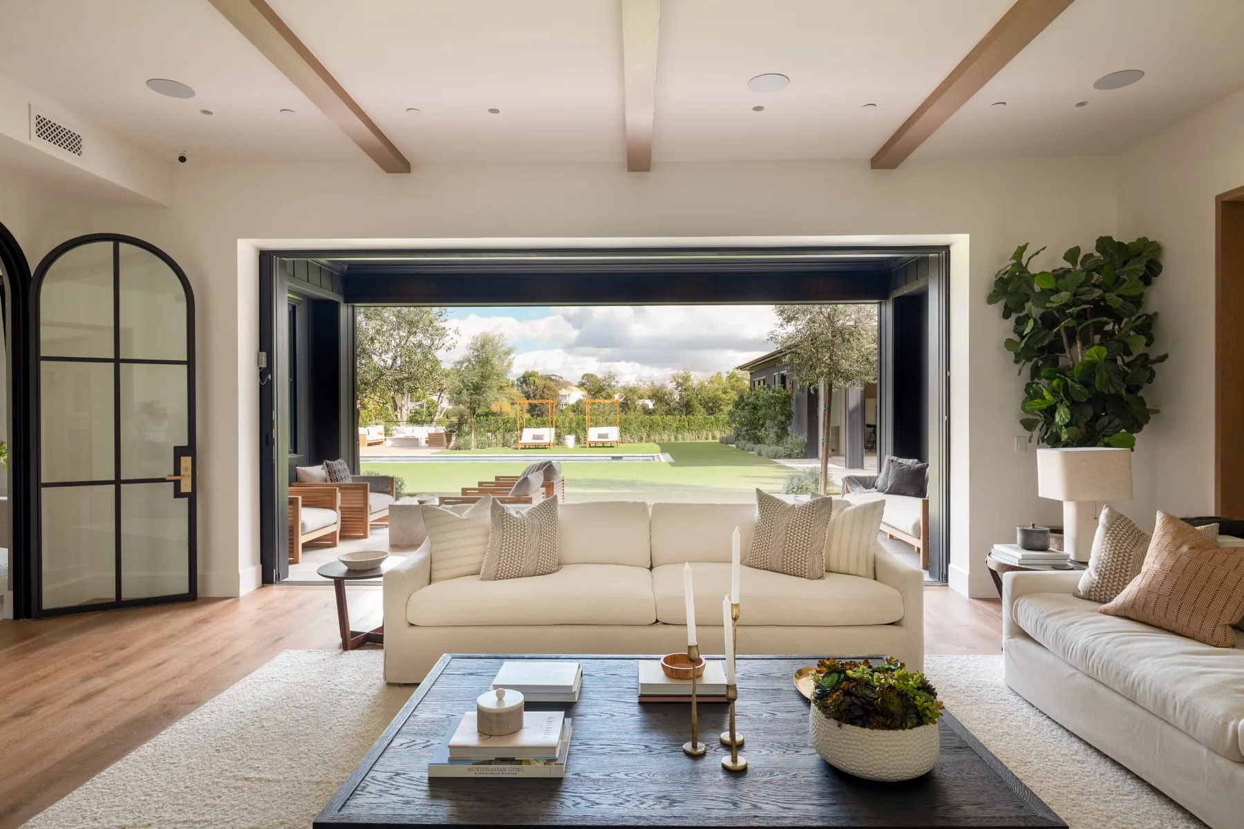 Brentwood Manor living space